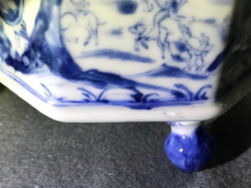 Een zeldzame Chinese blauwwitte koffiekan met &quot;Europa en de stier&quot;, Kangxi