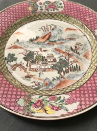 Une paire d'assiettes en porcelaine de Chine famille rose &agrave; d&eacute;cor de paysages, Yongzheng