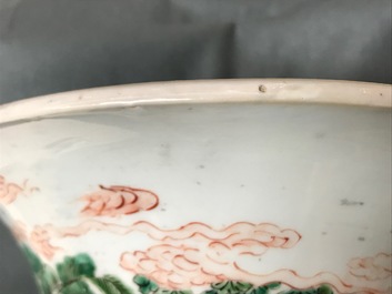 Un grand vase de forme yenyen en porcelaine de Chine famille verte, Kangxi