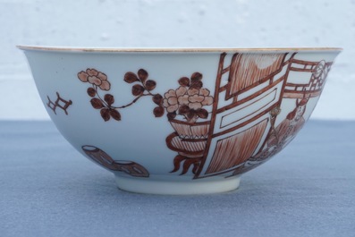 Un bol et une assiette en porcelaine de Chine rouge de fer figurant les dieux des &eacute;toiles, 19/20&egrave;me