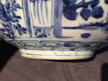 A large Chinese blue and white kraak porcelain bowl with a tiger, Wanli