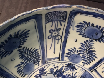 A large Chinese blue and white kraak porcelain bowl with a tiger, Wanli