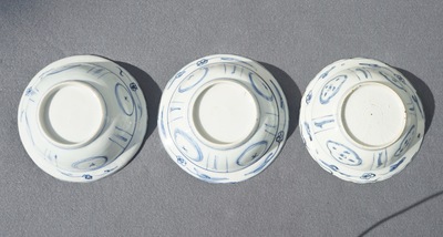 Three Chinese blue and white kraak porcelain klapmuts bowls, Wanli