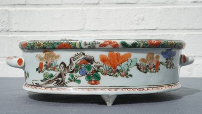 A Chinese famille verte tripod basin with birds among foliage, Kangxi