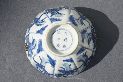 Un bol en porcelaine de Chine bleu et blanc mont&eacute; en argent aux &quot;dames longues&quot;, Kangxi