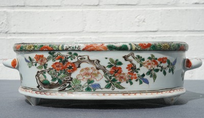 A Chinese famille verte tripod basin with birds among foliage, Kangxi