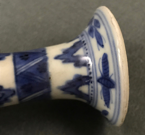 Un bol sur piedouche en porcelaine de Chine bleu et blanc, Chongzhen