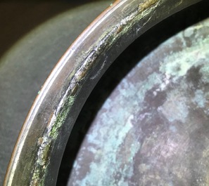 Un grand br&ucirc;le-parfum en bronze incrust&eacute; de divers m&eacute;taux, 18/19&egrave;me