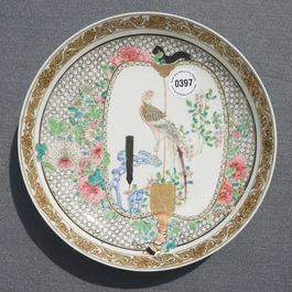 Une assiette en porcelaine de Chine famille rose &agrave; d&eacute;cor d'un faisan, Yongzheng