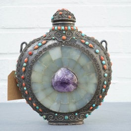 A silver flask with precious stones and coral, Mongolia or Tibet, 19/20th C.