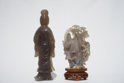 A Chinese carved agate figure of a lady and a vase on wooden stand, 19/20th C.
