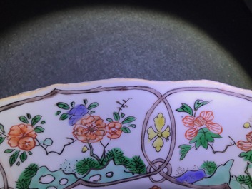 Un grand plat en porcelaine de Chine famille verte &agrave; d&eacute;cor 'Les trois amis de l'hiver', Kangxi