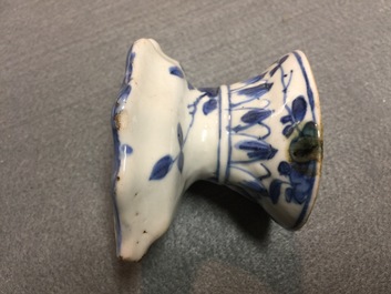 Een gevarieerd lot Chinees blauwwit en Imari-stijl porselein, 18e eeuw