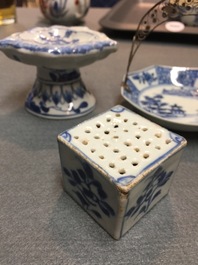 Un lot vari&eacute; en porcelaine de Chine bleu et blanc et de style Imari, 18&egrave;me