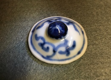 Un lot vari&eacute; en porcelaine de Chine bleu et blanc et de style Imari, 18&egrave;me