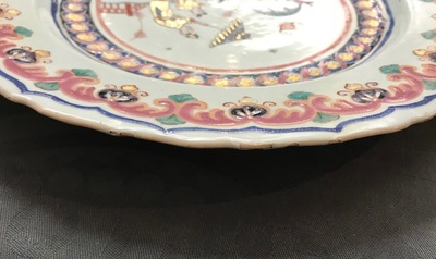 Un plat en porcelaine de Chine famille rose dans le go&ucirc;t de Pronk, Qianlong