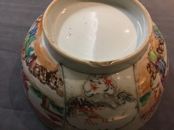 Trois tasses, deux th&eacute;i&egrave;res, un bol et un plat en porcelaine de Chine famille verte et autre, Kangxi et apr&egrave;s