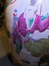 19世纪 粉彩 人物花卉纹瓶 两件