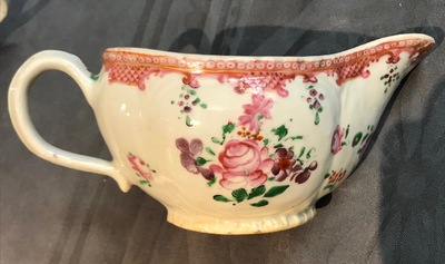 Een 44-delig Chinees famille rose servies, Qianlong