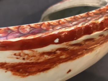 Une terrine couverte en forme de carpe en porcelaine de Chine rouge de fer et dor&eacute;, Qianlong
