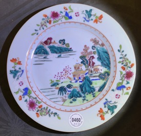 Six assiettes et une tasse et soucoupe en porcelaine de Chine famille rose, Yongzheng/Qianlong