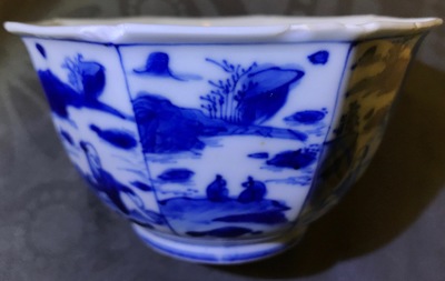 Cinq bols et assiettes en porcelaine de Chine bleu et blanc, Wanli, Tianqi et &eacute;poque Transition