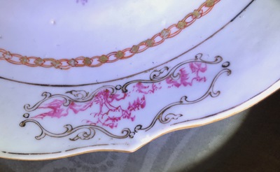 Three Chinese famille rose plates and an oval dish, 18/19th C.