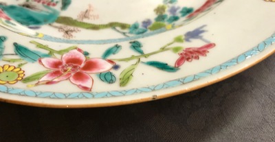 Une assiette en porcelaine de Chine famille rose et un support de th&eacute;i&egrave;re &agrave; d&eacute;cor en relief, Yongzheng/Qianlong