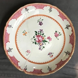 Een 44-delig Chinees famille rose servies, Qianlong