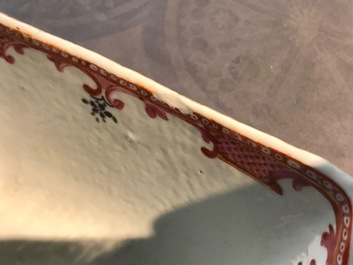 Un service de 44 pi&egrave;ces en porcelaine de Chine famille rose, Qianlong