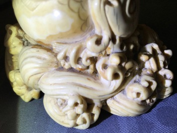 Een fijne Chinese ivoren figuur van Li Tieguai, 18/19e eeuw