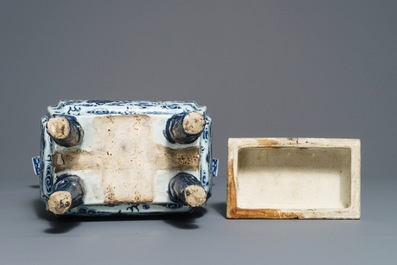 A Chinese blue and white 'Buddhist lions' altar set with incense burner, 19th C.