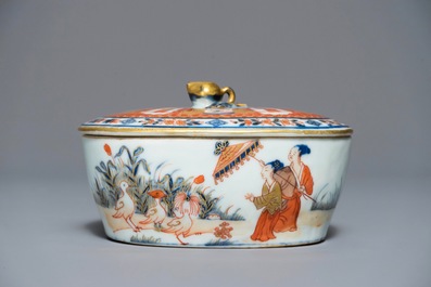 Un beurrier en porcelaine de Chine de style Imari &agrave; d&eacute;cor &quot;Dames au Parasol&quot;, Qianlong, ca. 1736-1738