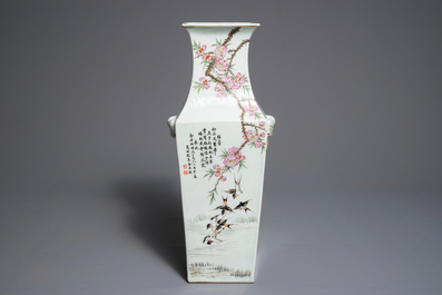 Un vase de forme carr&eacute; en porcelaine de Chine qianjiang cai, marque du Jiangxi Porcelain Company, d&eacute;but du 20&egrave;me