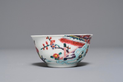 Une tasse et soucoupe en porcelaine de Chine famille rose &agrave; d&eacute;cor de 'La Romance de la chambre de l'ouest', Yongzheng/Qianlong