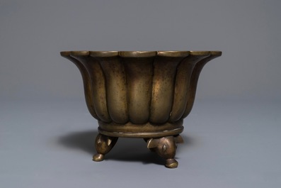 A Chinese bronze flower-shaped incense burner, Xuande mark, 19/20th C.