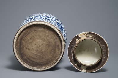 A Chinese blue and white 'lotus scroll' vase and cover, 19th C.