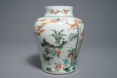 Un vase en porcelaine de Chine famille verte de style Kangxi, 19/20&egrave;me