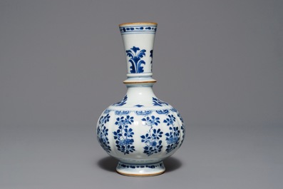 A lobed Chinese blue and white Islamic market huqqa base, Kangxi