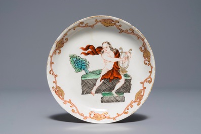 Une tasse et soucoupe en porcelaine de Chine &agrave; d&eacute;cor de Pan jouant la lyre, Qianlong