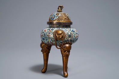 A Chinese cloisonn&eacute; tripod incense burner and cover, 19/20th C.