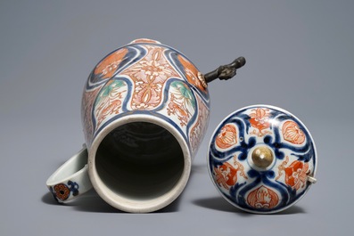 A Japanese Imari cistern and cover, Edo, 18th C.