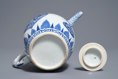 A large Chinese ovoid-shaped blue and white teapot, Kangxi