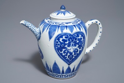 A large Chinese ovoid-shaped blue and white teapot, Kangxi