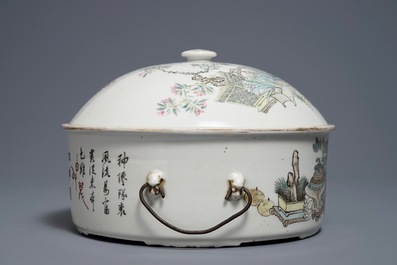 A round Chinese qianjiang cai tureen and cover, 19/20th C.