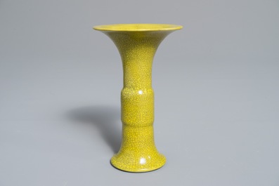 A small Japanese monochrome yellow crackle-glazed 'gu' vase, Awaji, Edo, 19th C.