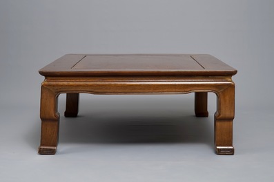 Une table rectangulaire en bois de type Kang, Chine, 20&egrave;me