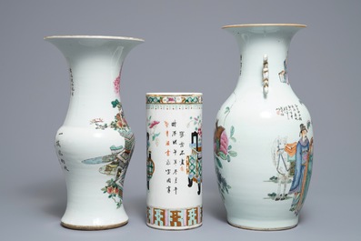 Trois vases en porcelaine de Chine famille rose, 19/20&egrave;me