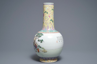 Un vase en porcelaine de Chine famille rose &agrave; d&eacute;cor de gar&ccedil;ons jouants, marque de Qianlong, 20&egrave;me