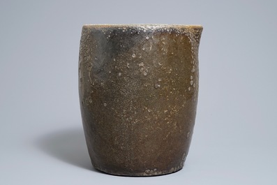 A large Japanese salt glaze stoneware pouring vessel, Meiji/Showa, 19/20th C.